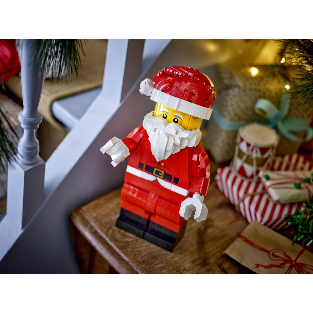 Lego Seasons Up-Scaled Santa Minifigure_3