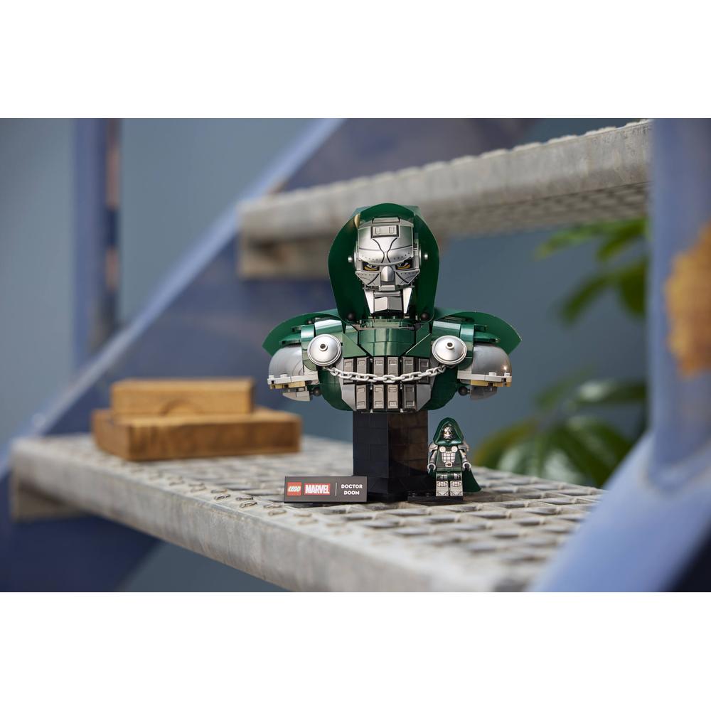 Lego Super Heroes 76345 Doctor Doom Bust_7