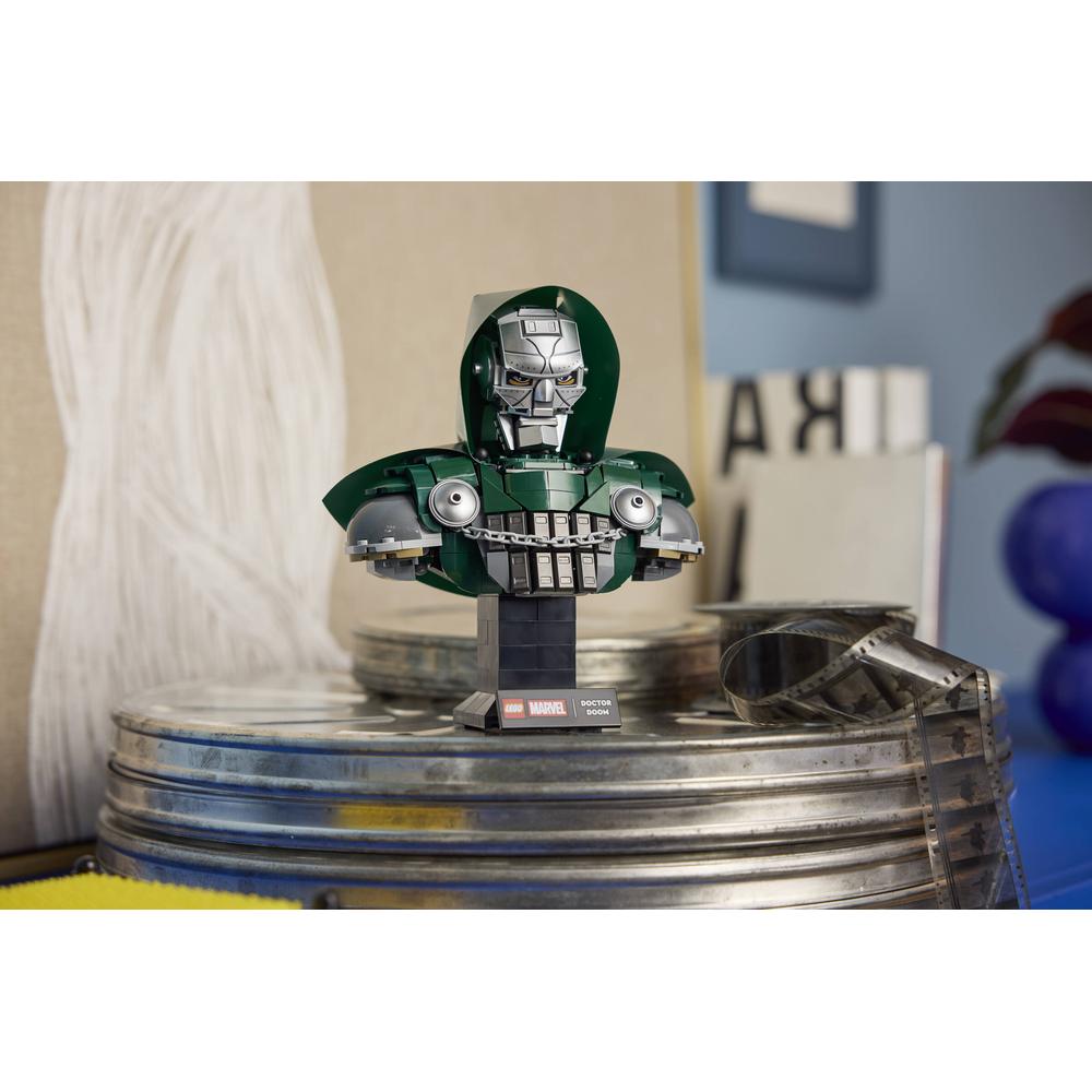 Lego Super Heroes 76345 Doctor Doom Bust_8