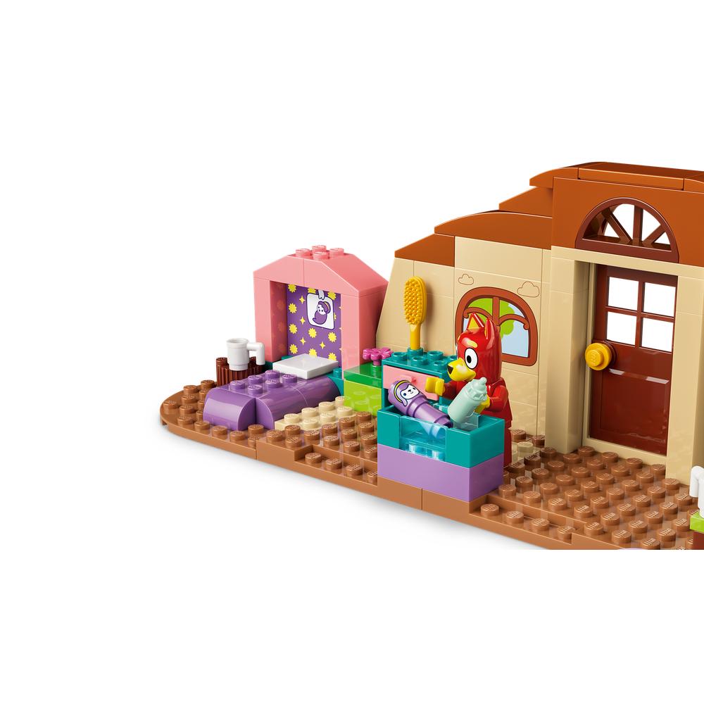 Lego Bluey 11221 School with Rusty and Bluey