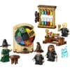 Lego-Harry-Potter-76460-Hogwarts-Castle-Sorting-Hat-Ceremony-2